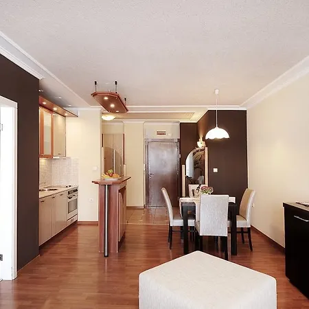 Aparthotel House 3*
