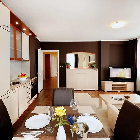 Aparthotel House 3*