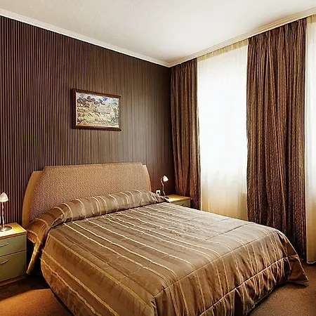 Aparthotel House 3*